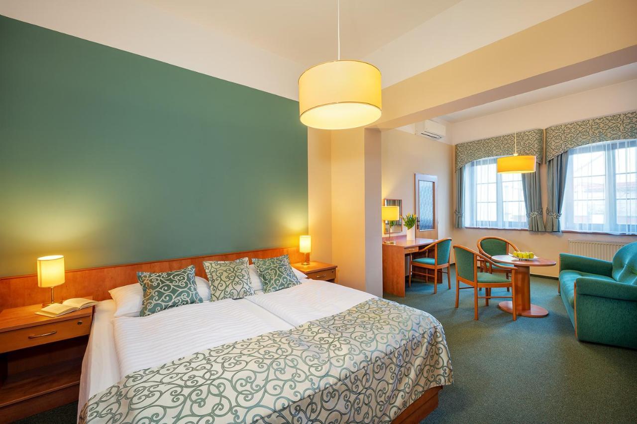 Hotel Bily Jednorozec Trebon Luaran gambar