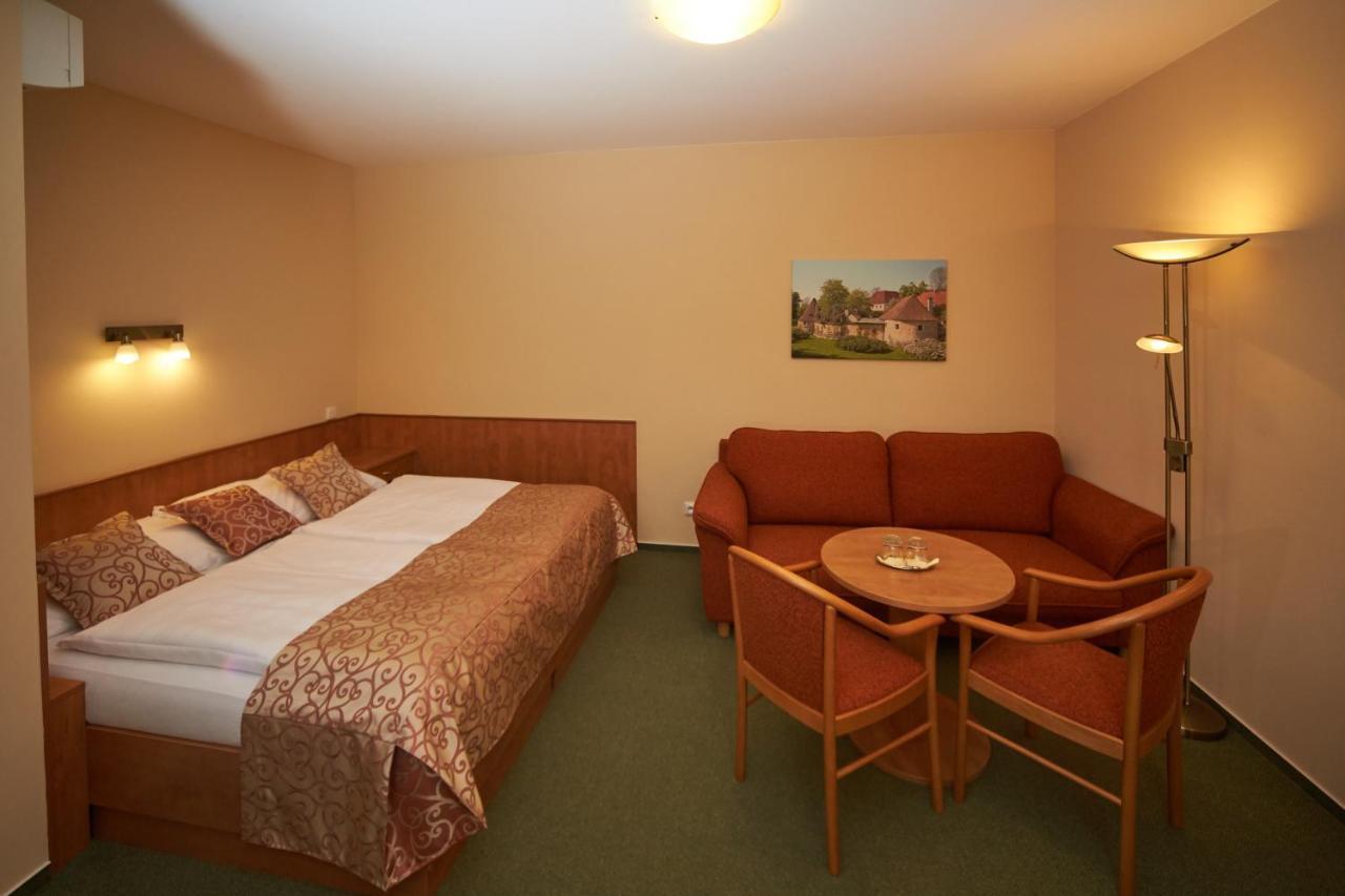 Hotel Bily Jednorozec Trebon Luaran gambar