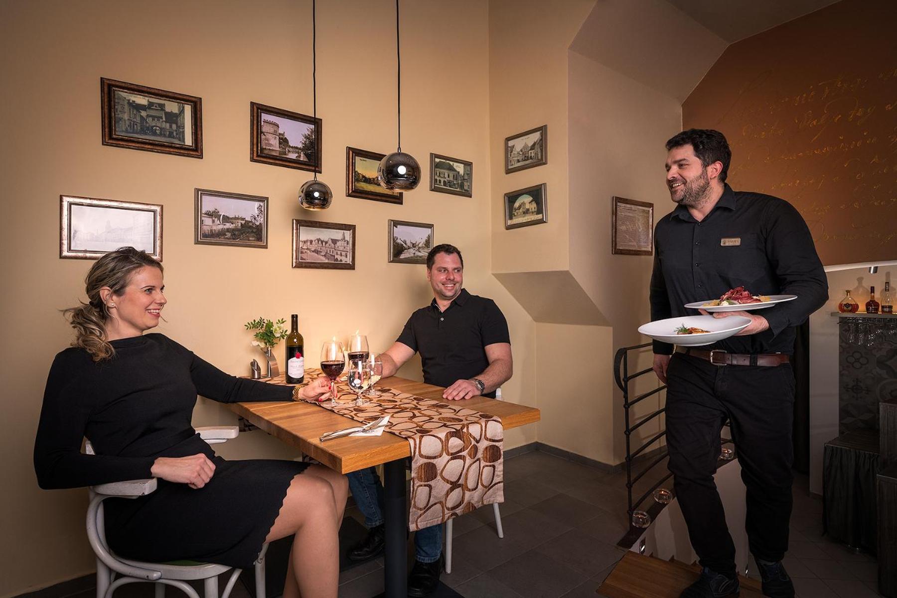 Hotel Bily Jednorozec Trebon Luaran gambar