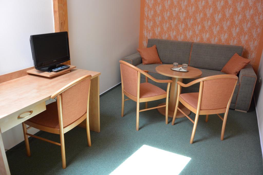 Hotel Bily Jednorozec Trebon Luaran gambar