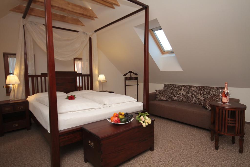 Hotel Bily Jednorozec Trebon Luaran gambar