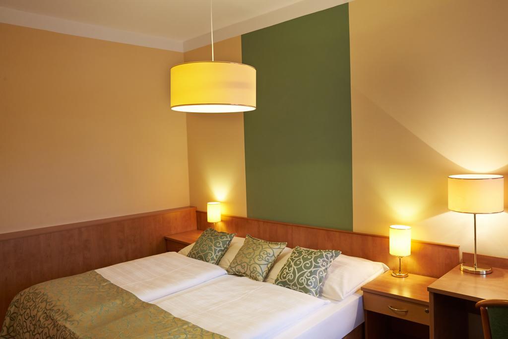 Hotel Bily Jednorozec Trebon Luaran gambar