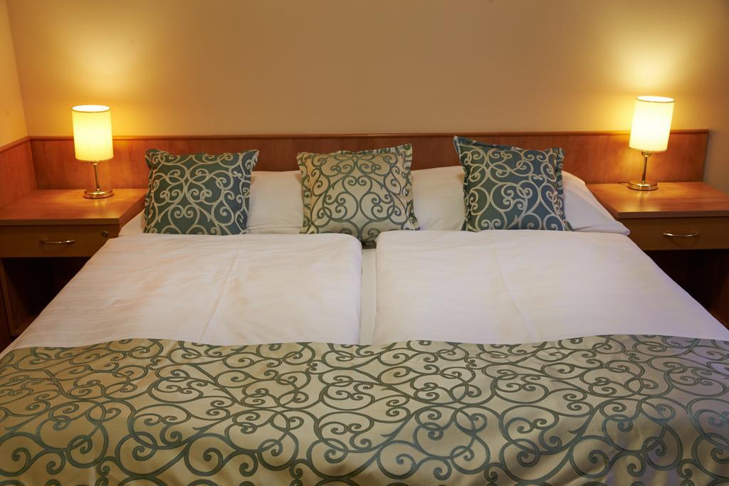 Hotel Bily Jednorozec Trebon Luaran gambar