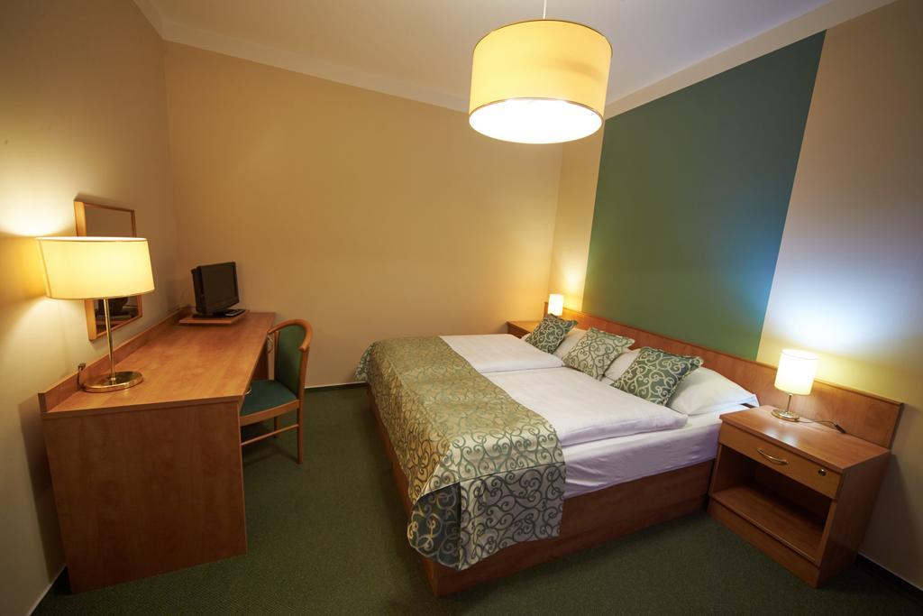Hotel Bily Jednorozec Trebon Luaran gambar